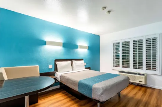 Motel 6 Fountain Valley, CA - Huntington Beach Area Hotel a 