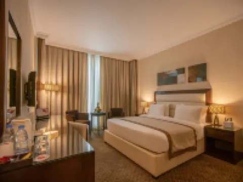 Lancaster Raouche Hotel โรงแรมในเบรุต