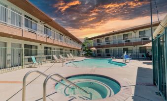 The Oakhurst Inn at Yosemite