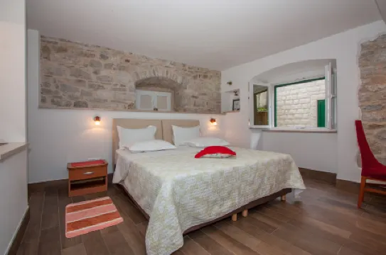 Garden Apartment Hotel