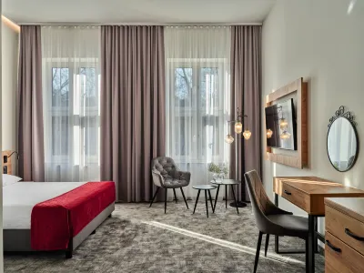1891 Garni Hotel Hotels near C. H. King Square