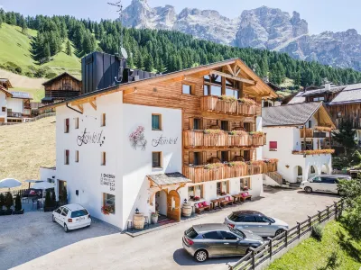 Hotel Steinrösl Hotels in Sankt Kassian