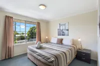Clifford Park Motor Inn Hotels in Cotswold Hills