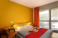 Hotel le Lagon Hotels in Estézargues