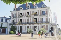 Logis Hôtel Restaurant le Monarque Hoteles cerca de Le Vieux Blois