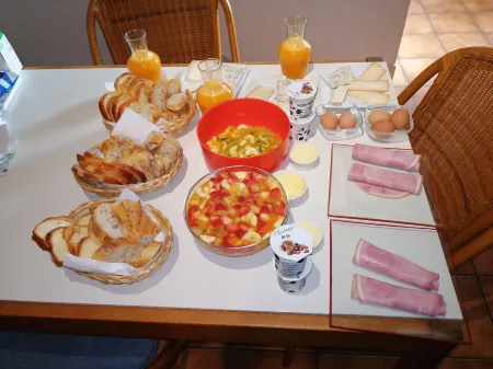 Maison Neuve Grandval Отели в г. Сен-Жермэн-л'Эрм