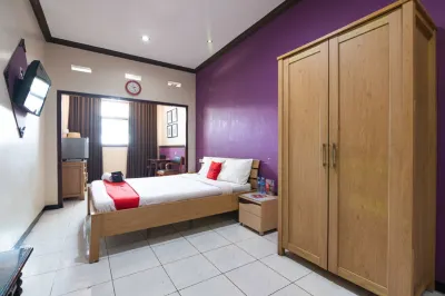 RedDoorz @ Urip Sumoharjo Hotels in Tegalsari