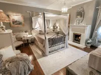 South Broadway Manor B&B - Near Fallingwater, Ohiopyle State Park, Hiking & Biking Trails Gap Hotels in Scottdale