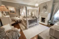 South Broadway Manor B&B - Near Fallingwater, Ohiopyle State Park, Hiking & Biking Trails Gap Hotel di Bullskin Township