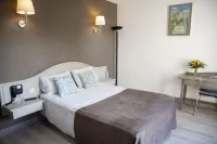 Le Neoulous Hotels in Céret