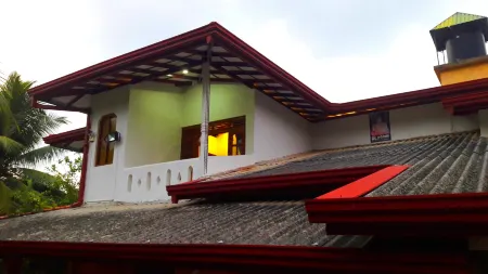 Fresh Air Villa Guest House Отели рядом с достопримечательностью «Sri Kannangararamaya»