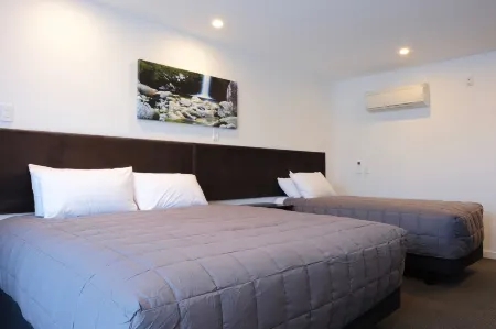 Stopforths Premium Accommodation Отели в г. Сивью