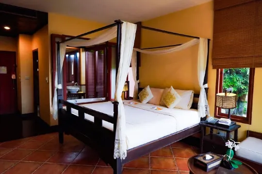 ห้องดีลักซ์ เตียงใหญ่ 1 เตียง