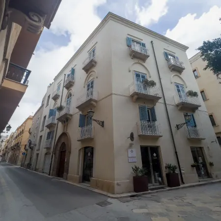 Zibibbo Suites & Rooms - Aparthotel in Centro Storico a Trapani