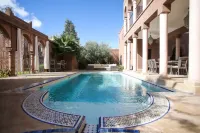 Residence Dar Lamia Marrakech - สระว่ายน้ำแบบอินฟินิตี้
