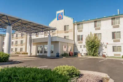 Motel 6 Redmond, or Hotels near 1715