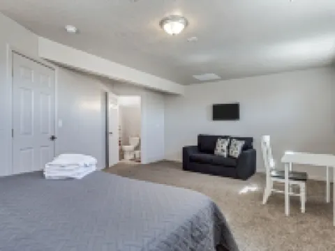 スペーシャス & ニュー ゲストハウス イン オレム - プロボ オレムのホテル