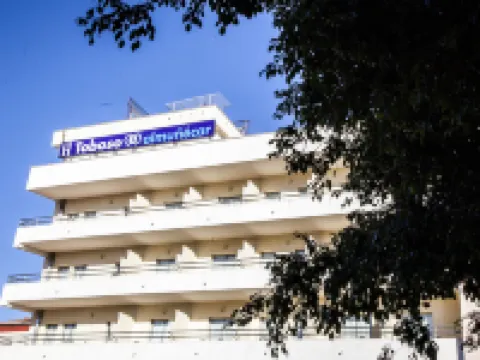 阿爾穆涅卡託沃索酒店 鄰近Loro Sexi Ornithological Park的酒店