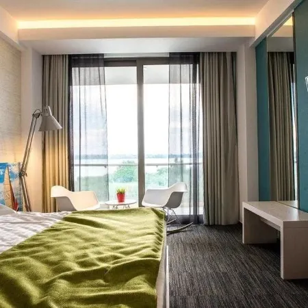 Hotel on Plonge Junior