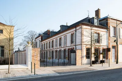 Le 25Bis by Leclerc Briant Hotels near Tape à l'œil