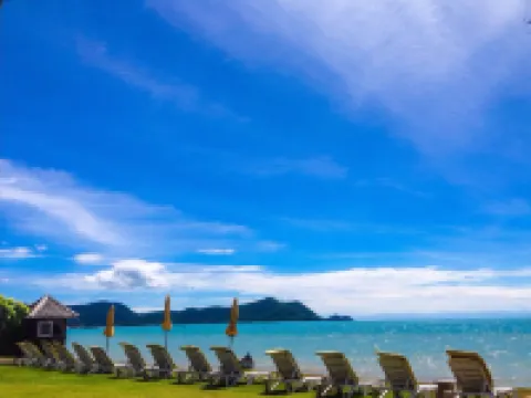 โรงแรมซันเซ็ท วิลเลจ บีช รีสอร์ท