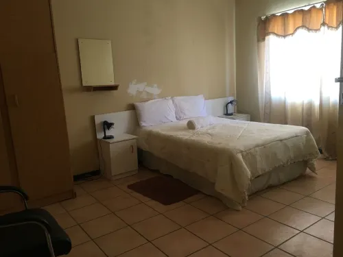 Tshesebe Stopover Motel - ที่มีที่จอดรถ
