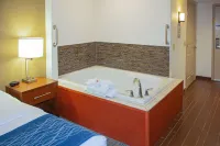 The Inn at Apple Valley, Ascend Hotel Collection - Hot Tub