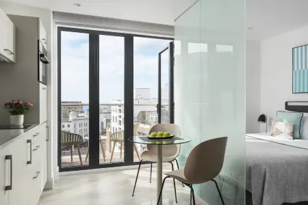 Q Square by Supercity Aparthotels Отели рядом с достопримечательностью «University of Brighton Art Gallery»