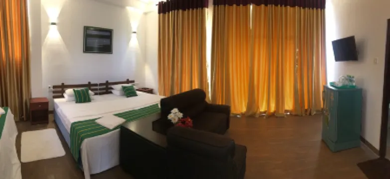 ยาลา โกลเด้น ไวลด์