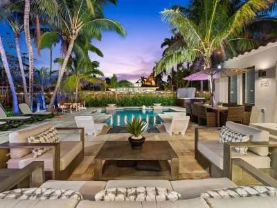 Aqua Haven- Stylish Getaway with Pool and Jacuzzi