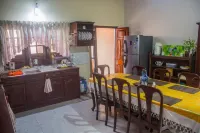 Granary Home Stay Hotels in Walagedara