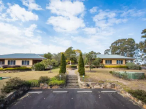 Robyn's Nest Lakeside Resort Hotels in Merimbula