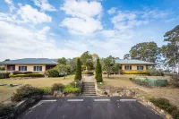 Robyn's Nest Lakeside Resort Hotels in Merimbula