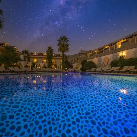 HAN Deluxe Hotel