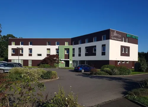 Brit Hotel Saint-Méen-Le-Grand en Brocéliande Hotels in Saint-Launeuc