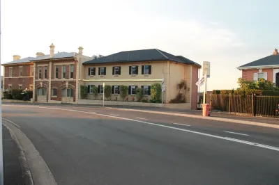 Coach House Launceston Hotels near cornwall square transit centre