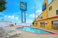 Quality Inn Tulsa Central - Rooftop Pools