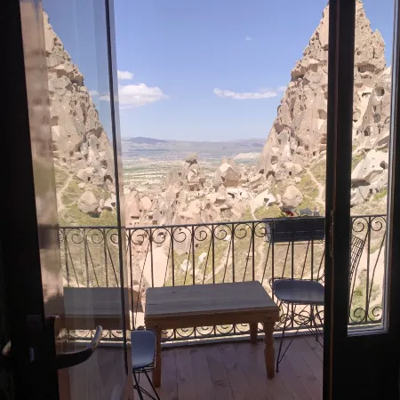 Caldera Cave Hotel & Restaurant