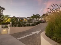 Coast Village Inn Hotels near Santa Barbara Zoo