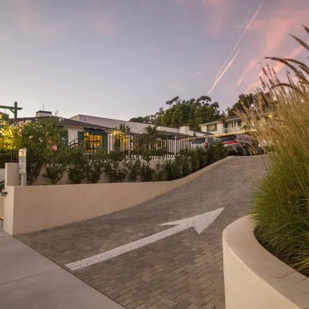 Coast Village Inn