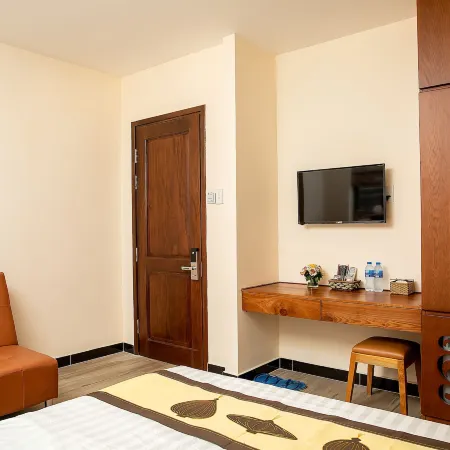 Tu Phuong Hotel Отели рядом с достопримечательностью «Парк Dam Sen»