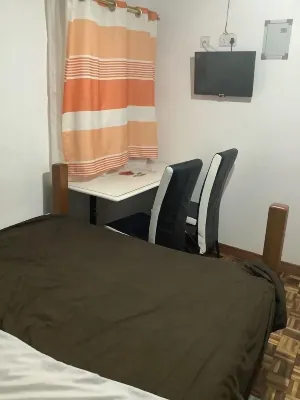 Guest House Hotel Chrisna - Hostel - Ostelli