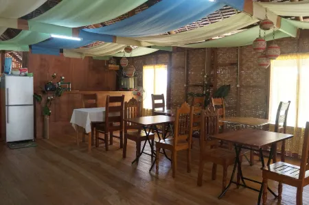 Abs Native Inn. Отели в г. Лобок