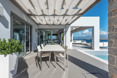 Welcome to Villa Soligia! Beach Front Villa Large Private Pool Amazing Sea View Отели в г. Коринф