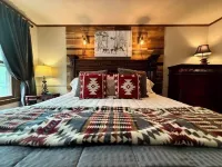 Outdoor Movie Theater/Storybook Chalet Beech Mtn/Vibrant Autumn Colors/Hot Tub