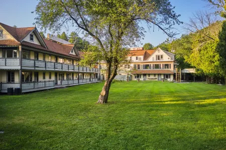 River's Edge Отели в г. Хайленд