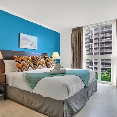 Relaxing Condo Hotel in the Grove, Free Parking
