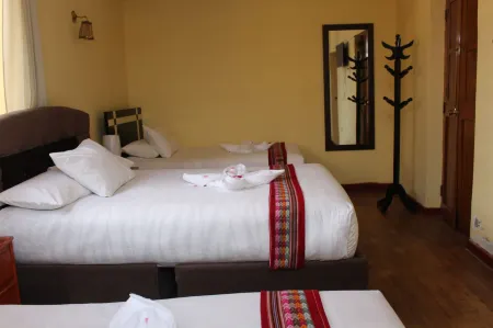 Cultural House Отели рядом с Аэропорт Веласко Астете