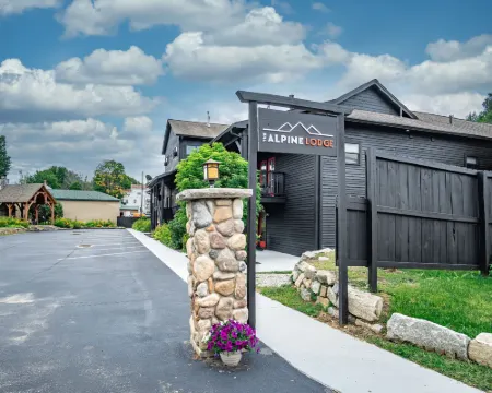 The Alpine Lodge Hotels in Johnsburg