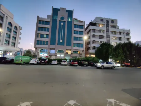 Oasis Hostel Отели в г. Абу-Даби